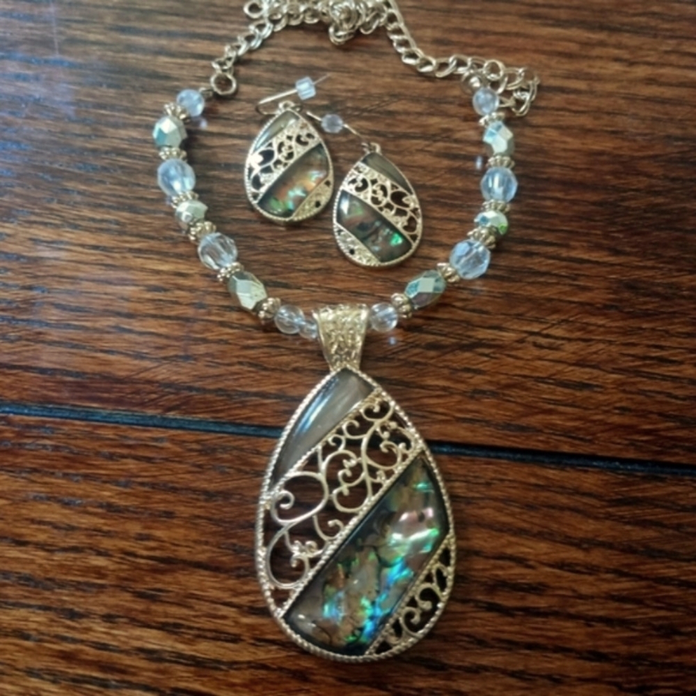 NWOT Elegant Gold and Silver Filigree Jewelry Set